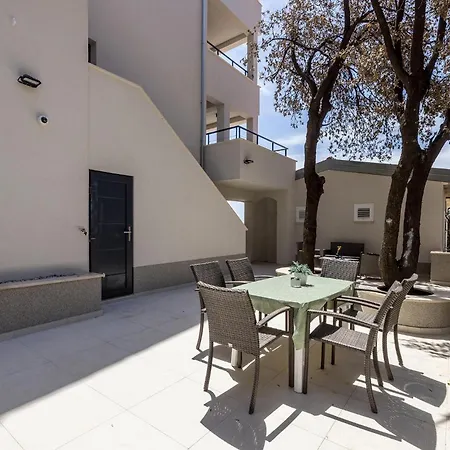 Daire Beautiful In Dingac With Wifi