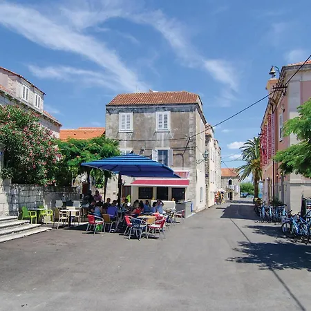 Nice Apartment In Dingac With Wifi *